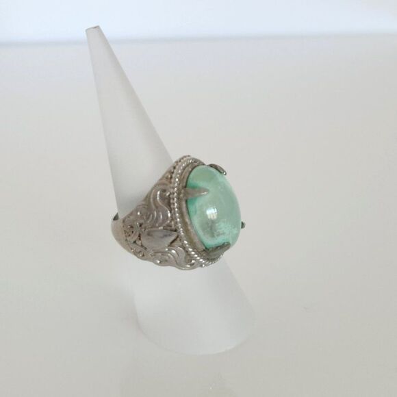Green Chalcedony Engraved Ring Size 7 - Picture 4 of 11